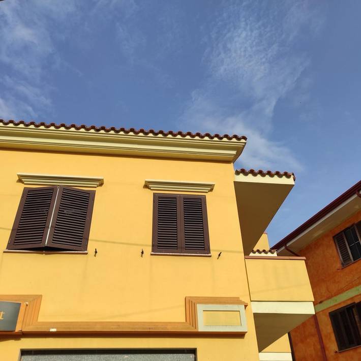 Entire studio, Studio Apartment 'Monolocale Yellow' with Mountain View, Wi-Fi and Air Conditioning in Siniscola, Nuoro Province