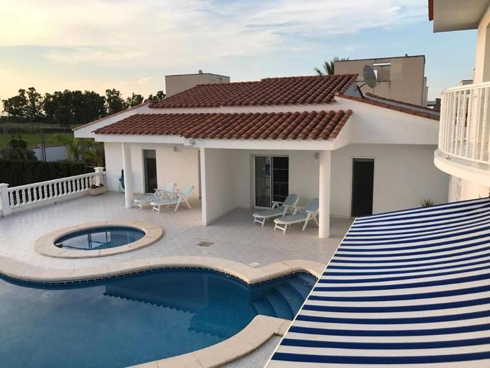 Casa rural para 4 personas, con Terraza y Jardín además de Piscina y Vistas en Amposta