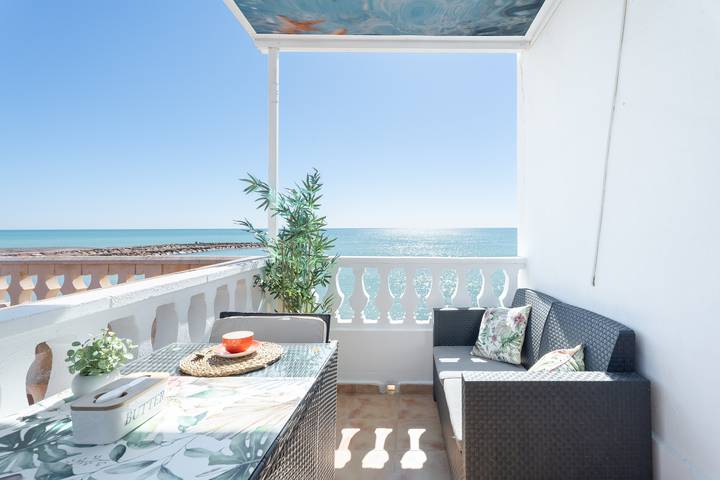 Ferienwohnung mit Meerblick für 4 Personen, mit Balkon in Platja de la Malva-rosa de Corinto (Sagunto), Sagunto