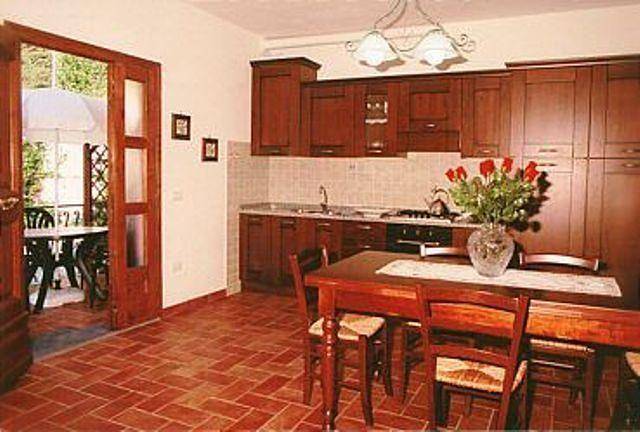 Ganze Ferienwohnung, Ferienwohnung mit möbliertem Balkon in Minucciano, Garfagnana