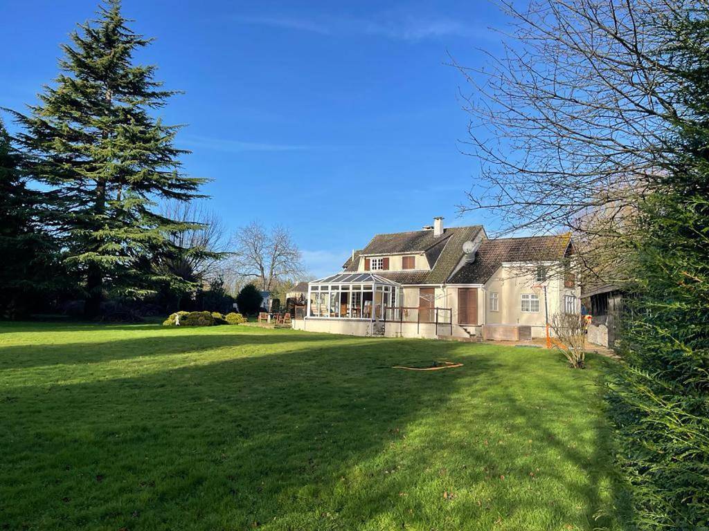 Six-Bedroom House in Beuzeville, Région de Bernay