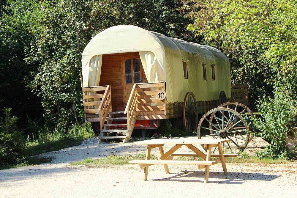 Roulotte insolite dans une ambiance far west aux portes de Troyes in Barberey-Saint-Sulpice, Aube