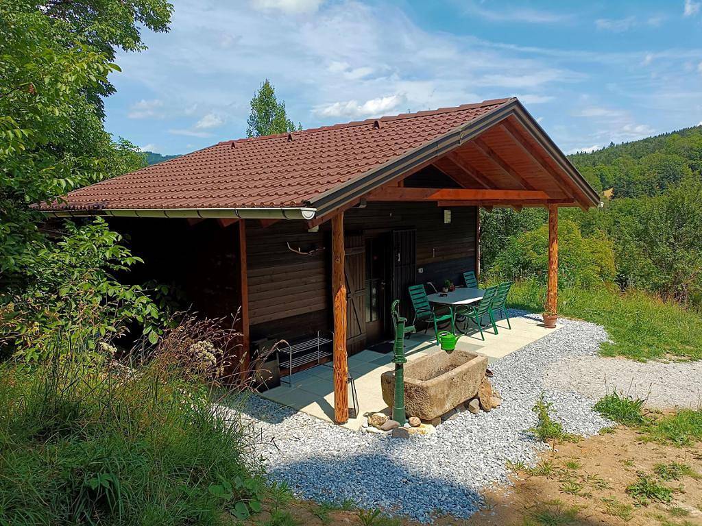 Apartamento vacacional entero, Berghütte mit Privatem Naturschwimmteich - Berghütte mit Terrasse (1000 Kraut Haus) in Donau Niederösterreich