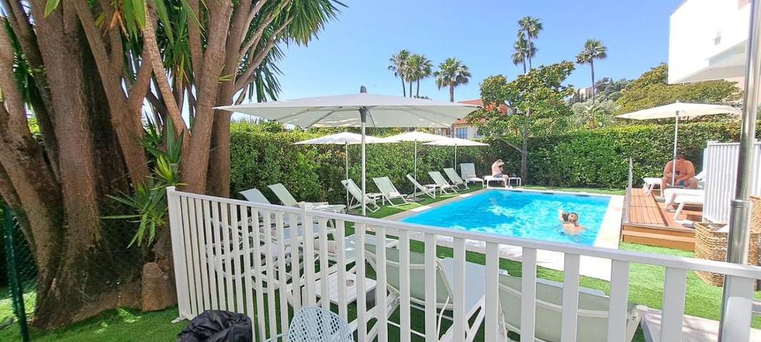 Appart’hôtel pour 16 personnes, avec piscine ainsi que jardin et vue, animaux acceptés