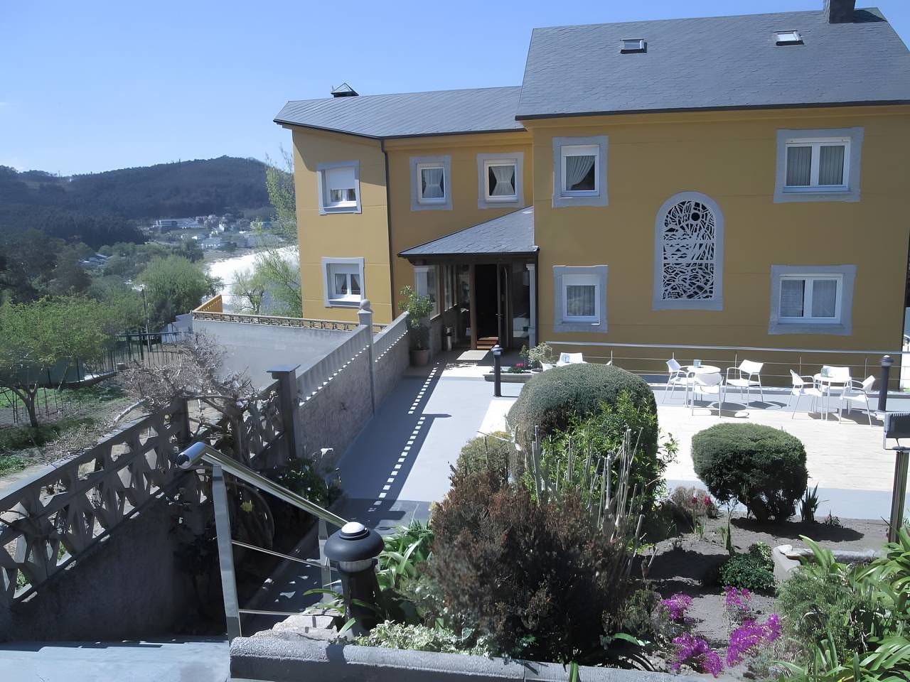 Habitación '102' con vistas al mar, terraza compartida y Wi-Fi in Viveiro, Costa de Galicia