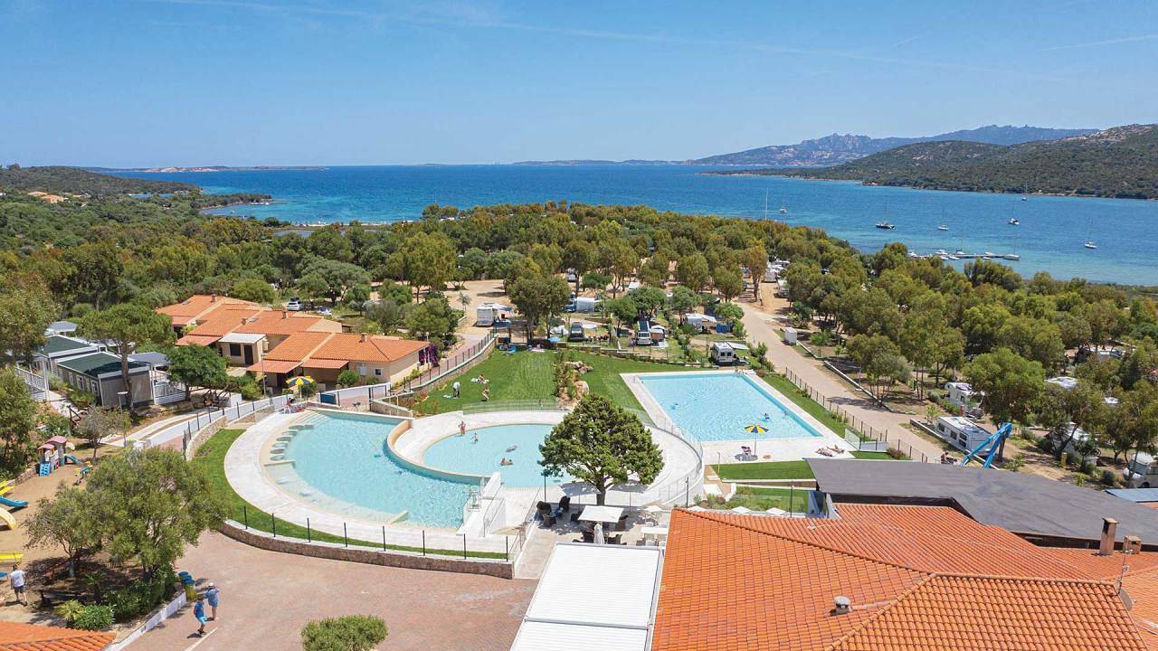 Camping Village Capo d'Orso Baia Lux für 5 Personen in Le Saline, Palau (Sardinien)