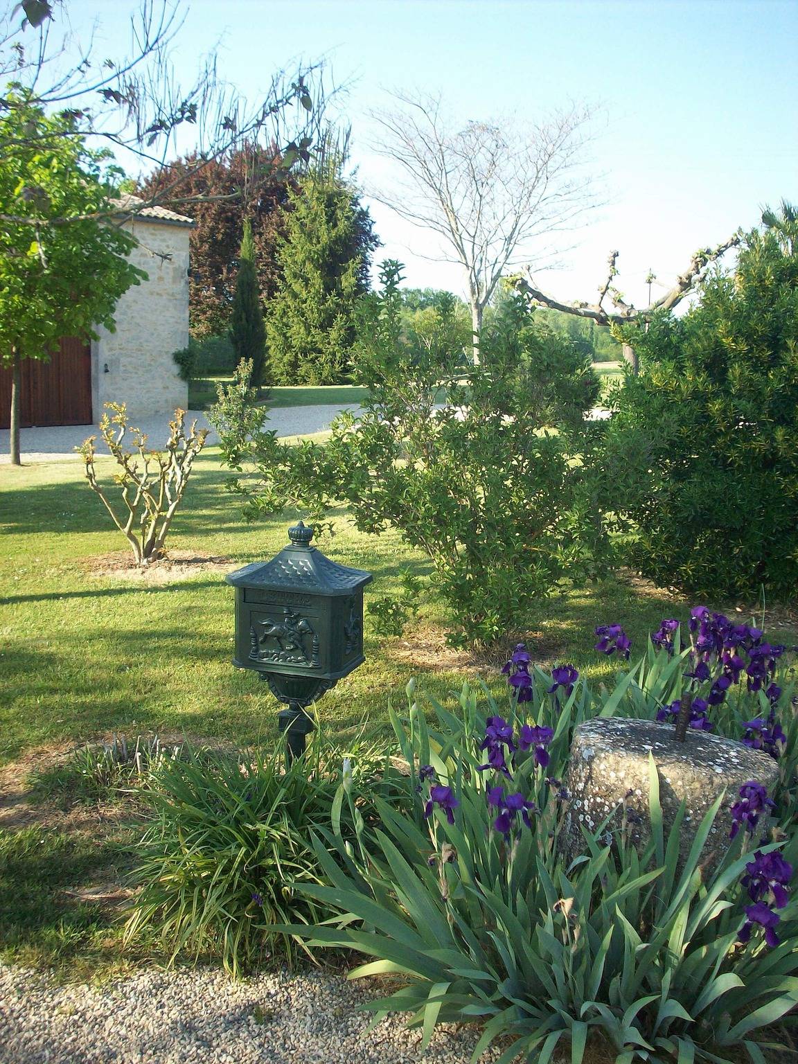 Chambres d’hôtes « La Maison de Piquereau » avec piscine partagée, Wi-Fi et climatisation in Sauveterre-de-Guyenne, Région de Langon