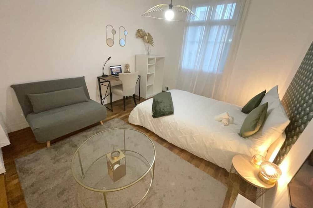Apartamento entero, 🌟 Studio Escale🌟 20 min from Paris, 200m from Rer A station in Sartrouville, Yvelines
