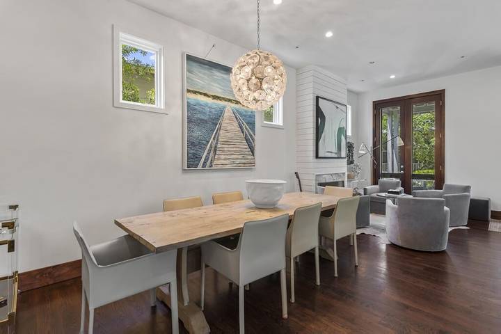 Vacation house for 12 people, with pool and balcony in Seaside