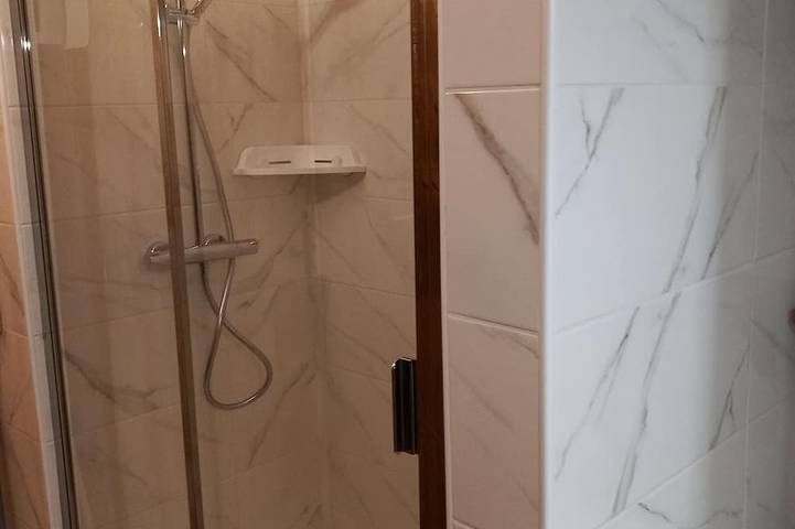 Apartamento entero, El encanto de un chalet alpino, un lugar ideal para el deporte y las compras. in Mont-de-Lans, Les Deux Alpes