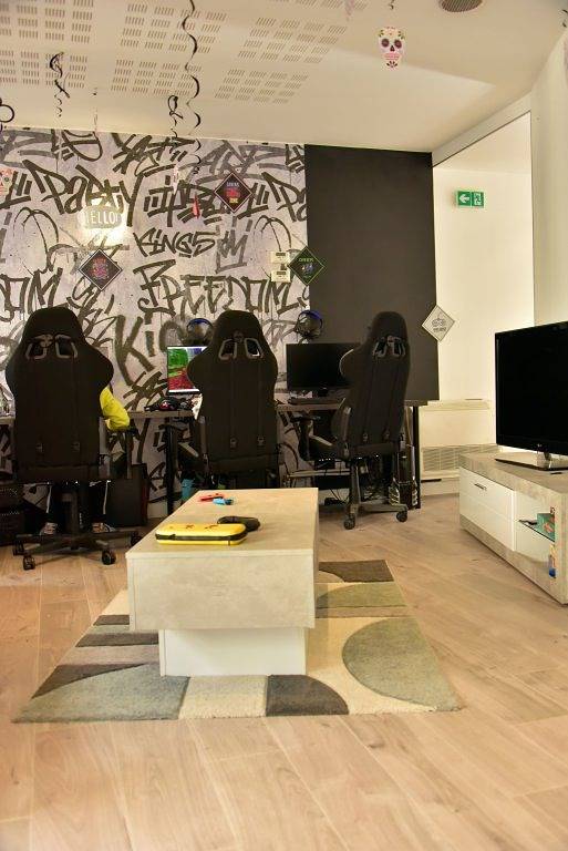 Gîte pour 25 personnes, avec terrasse ainsi que piscine et jardin dans l' Isère - 3