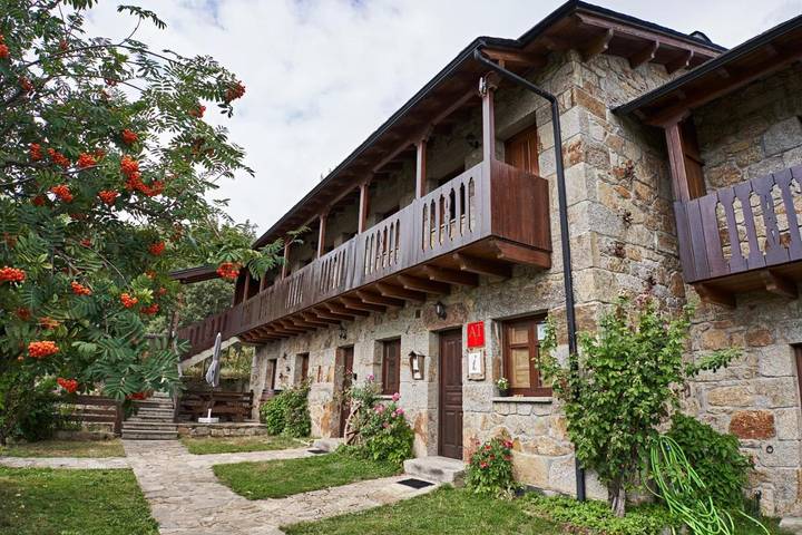 Apartamento para 8 personas, con Balcón y Terraza además de Jardín y Vistas en Lago de Sanabria