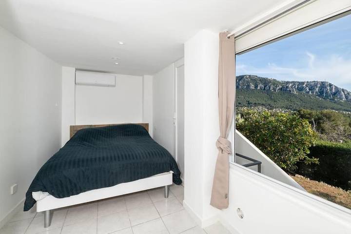 Gîte pour 2 personnes, avec vue et jardin à Le Revest-les-Eaux - 2