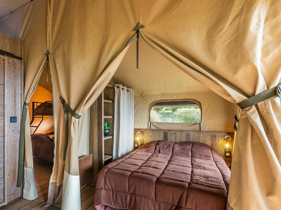 Camping Lac de Saint-Point Lamartine - Lodge 5 personen - Zelt Ecolodge Premium 34m² - 2 Zimmer - überdachte Terrasse in Mouthe-Lac et Mont d’Or, Doubs