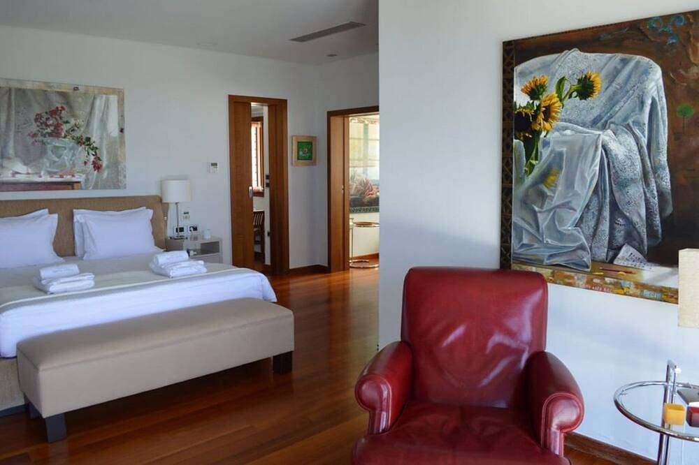 Villa Thermaia, Divine Sea Views, Private Infinity Pool, Furnished Terrace,. in Chania regione