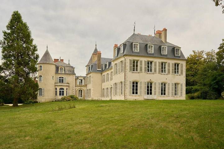 Maison de vacances pour 47 personnes, avec terrasse et jacuzzi ainsi que jardin et piscine, animaux acceptés