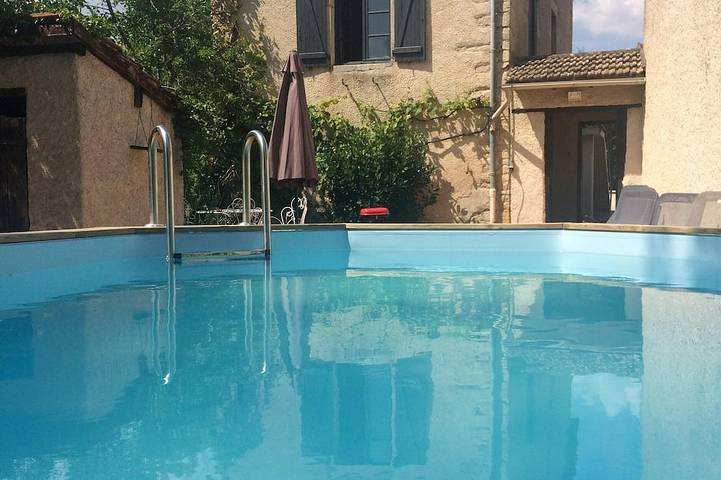 Location de vacances pour 4 personnes, avec Terrasse ainsi que Jardin et Piscine à Magny-lès-Villers