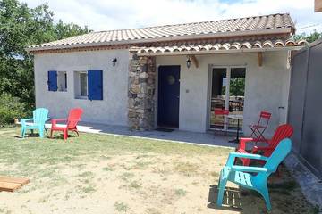 Gîte pour 6 personnes, avec jardin à Sampzon