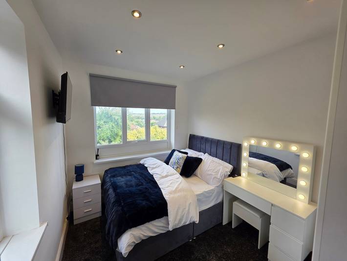 5 Beds, 7 guests, Private Garden, Free Parking in Nottingham, East Midlands