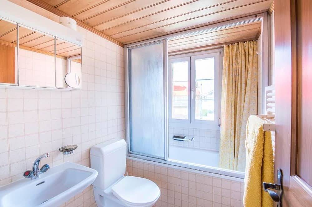 Ganze Wohnung, Sonnige Dachwohnung im schönen Lungern in Lungern, Obwalden