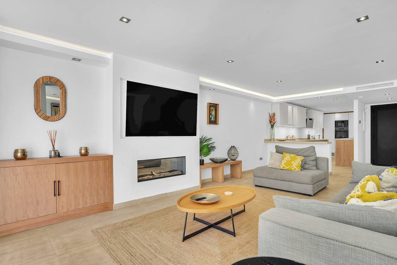 Feriehus for 11 personer med hage in Playa de Casablanca, Marbella