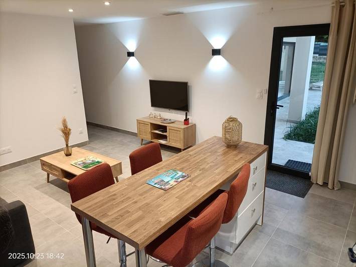 Gîte pour 5 personnes, avec jardin et terrasse à Les Granges-Gontardes