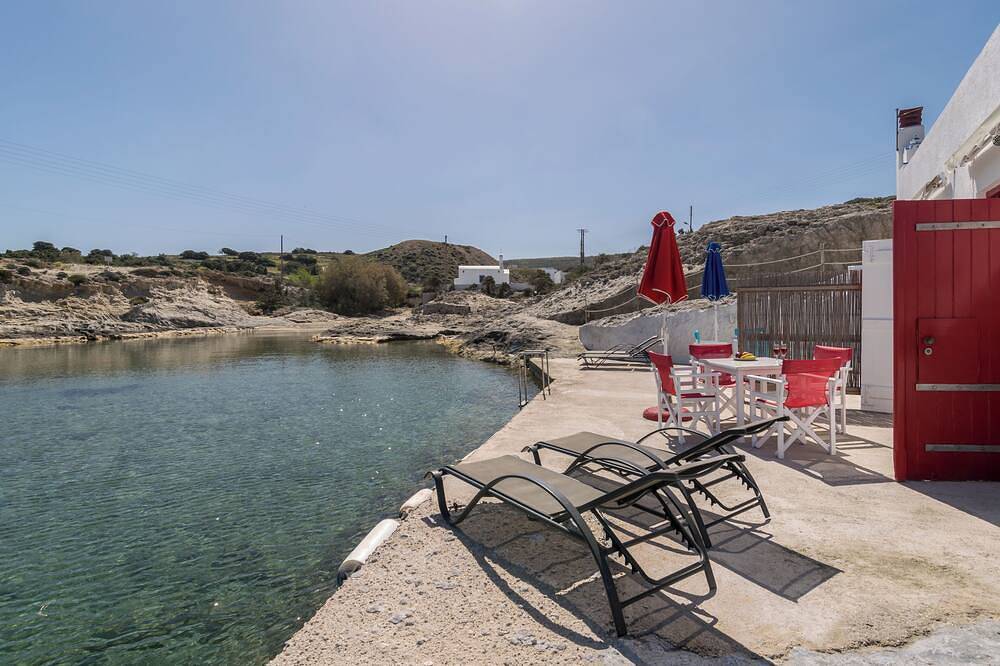 Entire apartment, Fani Dream Suite 3\nwaterfront luxurious Newly renovated Boat House max 5 persons in Milos