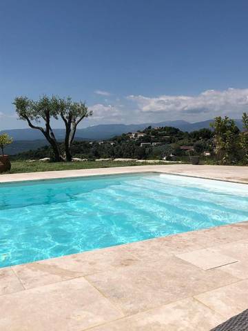 Location de vacances pour 6 personnes, avec jardin ainsi que vue et piscine à Tanneron