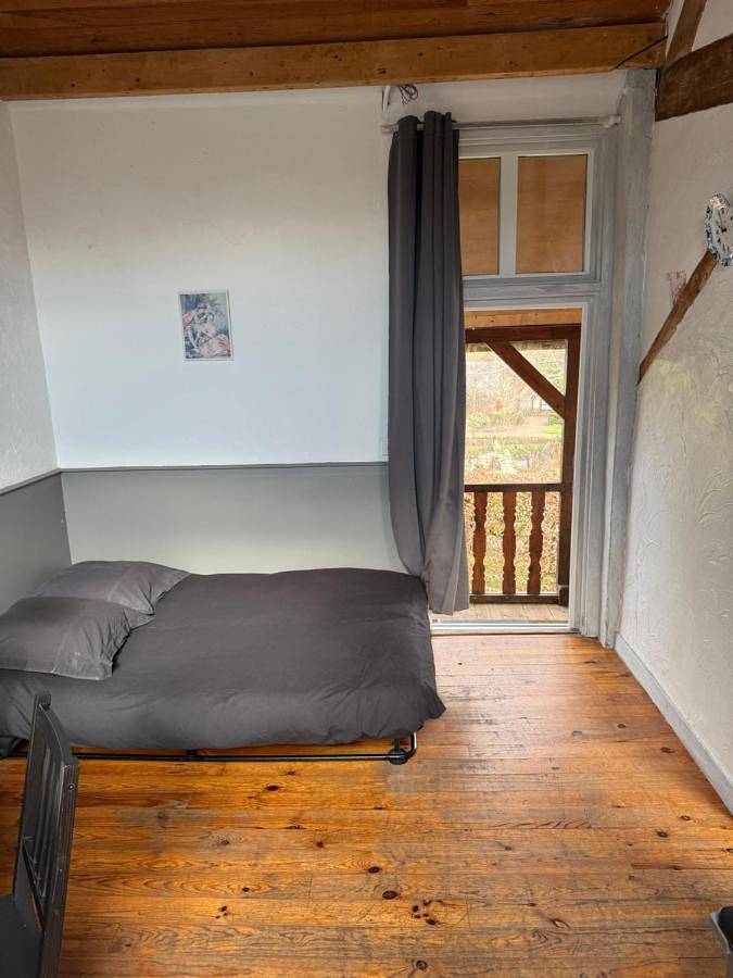 Gîte pour 4 personnes, avec jacuzzi et jardin ainsi que balcon et piscine dans Ernes - 3