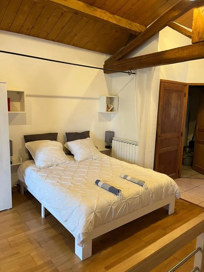 Holiday apartment for 3 people, with garden and view as well as pool, with pets - 1