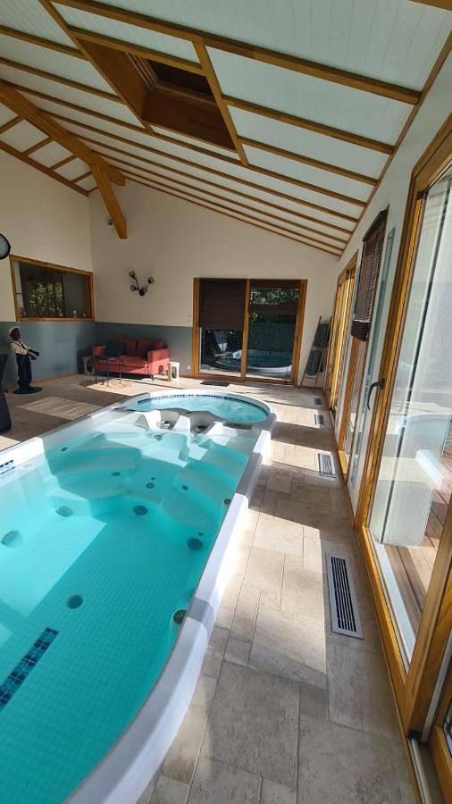 Chambre d’hôte pour 2 personnes, avec piscine ainsi que jacuzzi et jardin dans les Deux-Sèvres