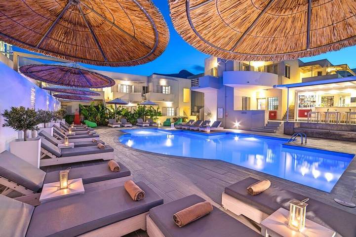 Apartment for 6 people, with garden and pool in Elounda