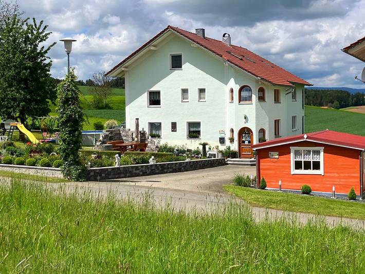 Ferienhaus für 6 Personen, mit Balkon und Garten sowie Pool, kinderfreundlich - 1