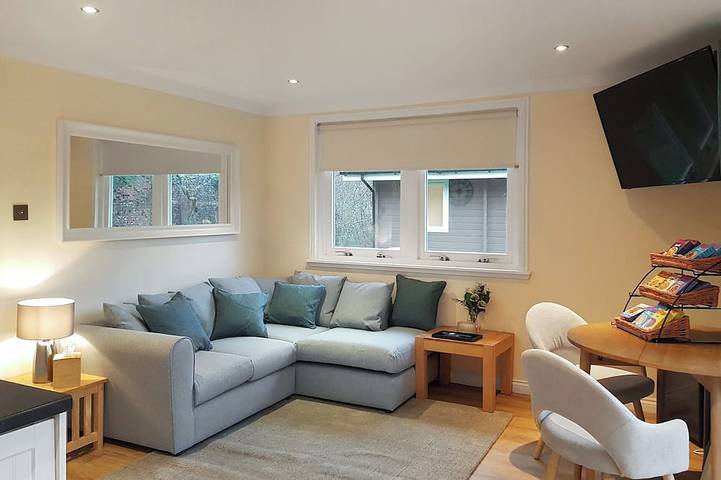 Cottage for 2 people, with hot tub, with pets in Loch Lomond