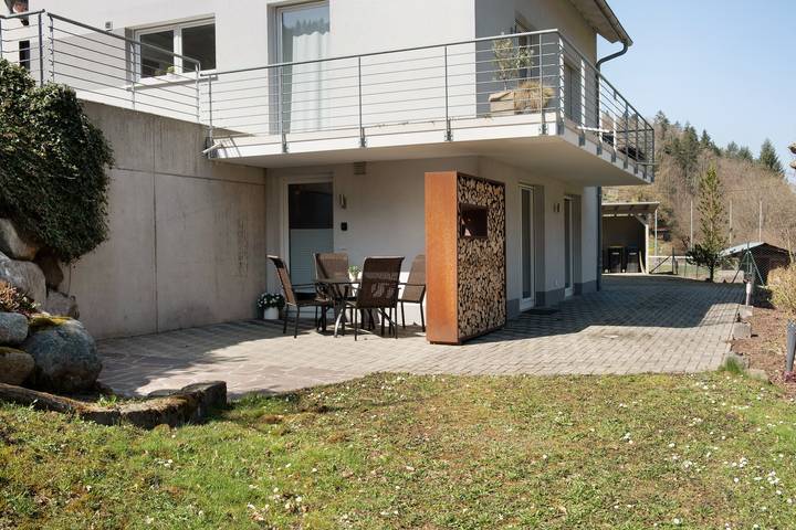 Appartement entier, Appartement "Bachblick" avec vue sur les montagnes, terrasse partagée et Wi-Fi in Falkensteig, Buchenbach