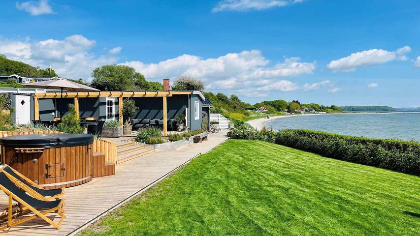 Ferienhaus für 6 Personen, mit Whirlpool und Garten sowie Terrasse - 1