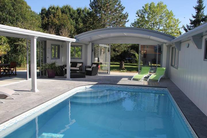 Chambre d’hôte pour 3 personnes, avec bassin pour enfant et piscine ainsi que jardin et vue dans Maine-et-Loire
