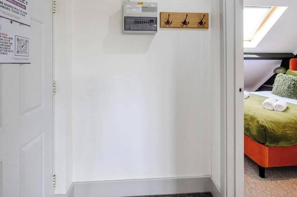Geheel appartement, 1 Bed 1 Bath Apt, Contractors & Families, Parking in Rushmoor, Hampshire