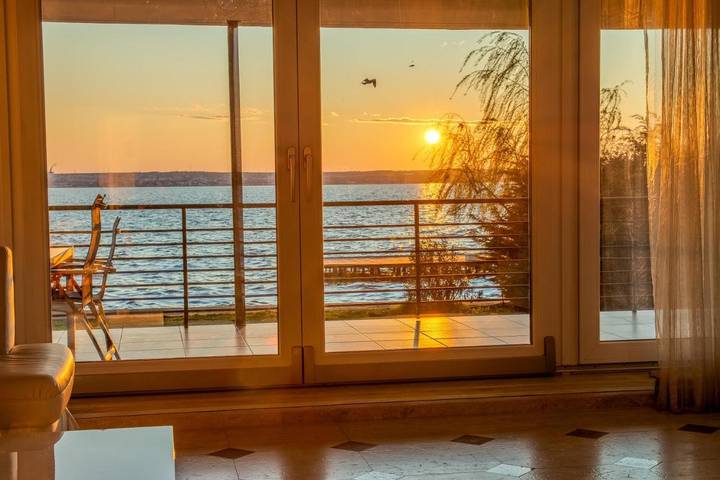 Appartement de vacances pour 5 personnes, avec vue sur le lac ainsi que vue et terrasse, animaux acceptés