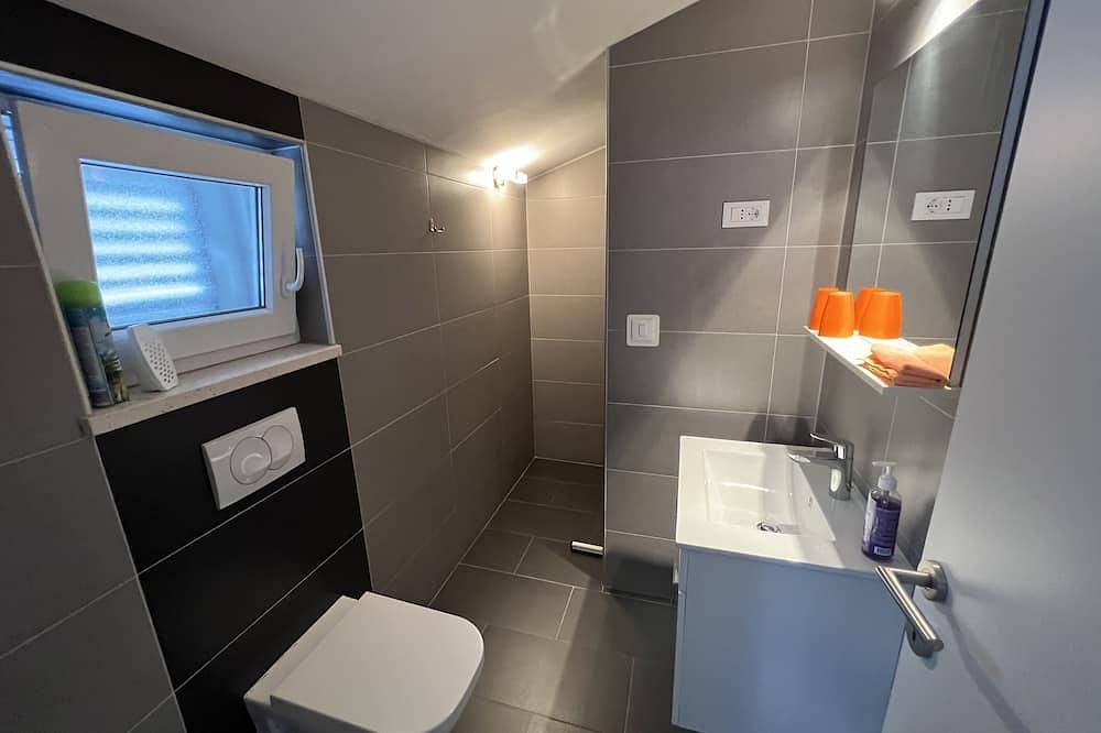Apartamento entero, Villa Pina Tisno Top**** Apartamento Mila 4-6 personas con vistas al mar in Tisno, Condado de Šibenik-Knin