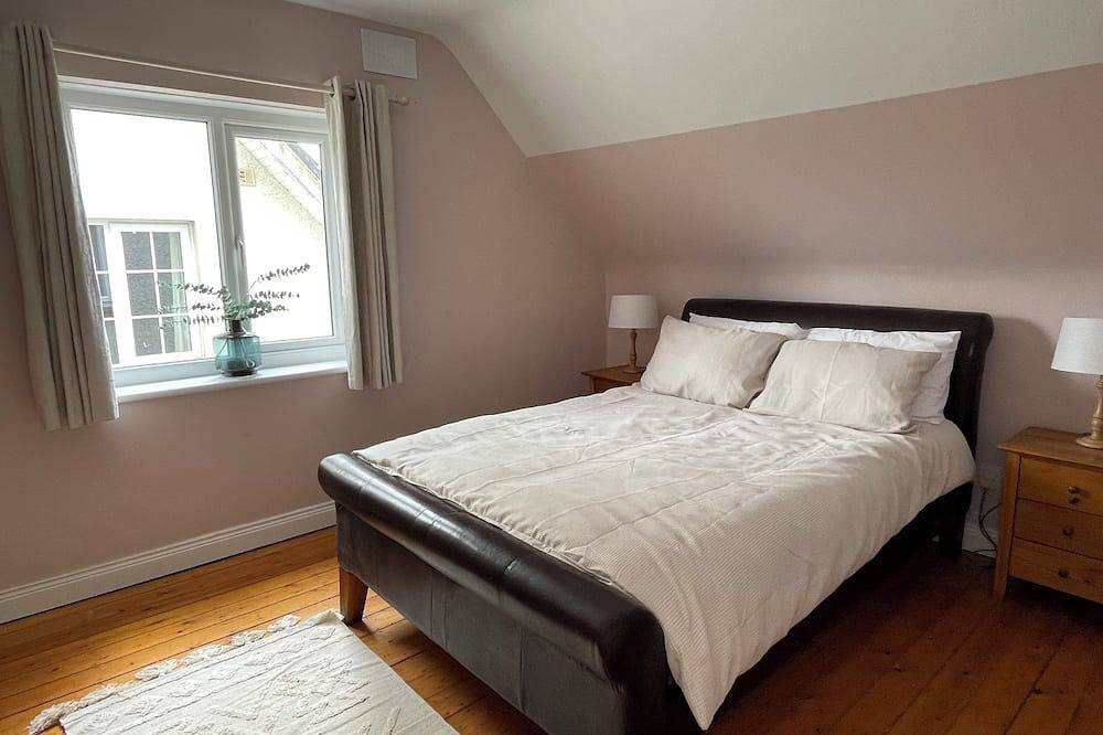3 bed house on the banks of the River Erne and just outside Belturbet town in County Cavan