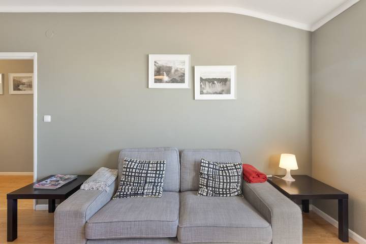 Holiday Home 'Sunshine Home - 300m To The Beach' with Sea View, Private Terrace and Wi-Fi in Leça da Palmeira, Matosinhos e Leça da Palmeira