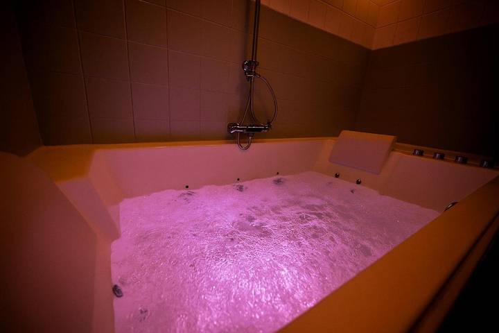 Gîte pour 2 personnes, avec jacuzzi, animaux acceptés à Bellegarde-sur-Valserine - 3