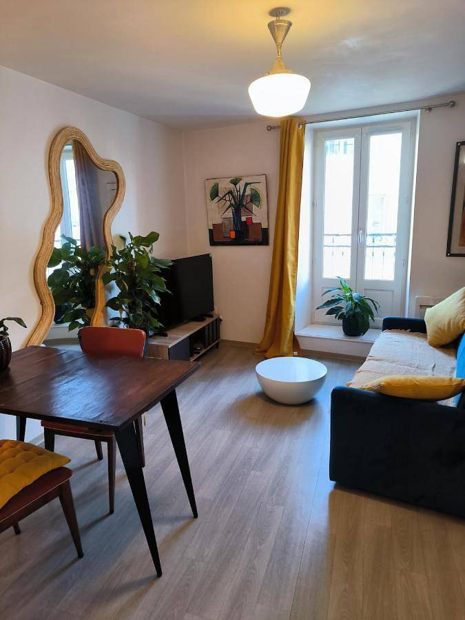 Gîte pour 4 personnes, avec Balcon et Jacuzzi ainsi que Terrasse et Vue dans Office De Tourisme Pays D Issoire Val D Allier - 2