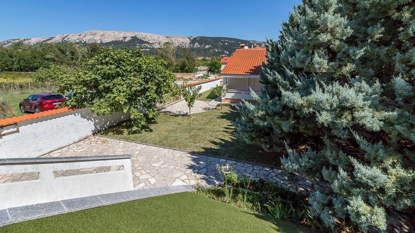 Ferienhaus für 6 Personen, mit Terrasse und Garten in Baska - 4