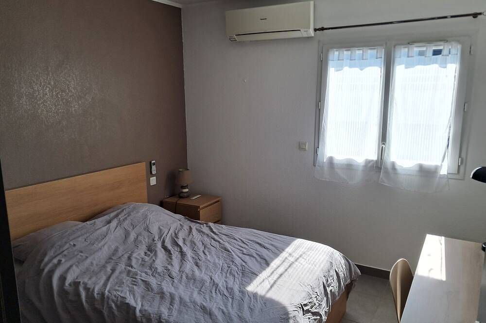 Appartement entier, Appartement F3  lumineux vue montagne et belle terrasse + stationnement privé in Corte, Parc naturel régional de Corse