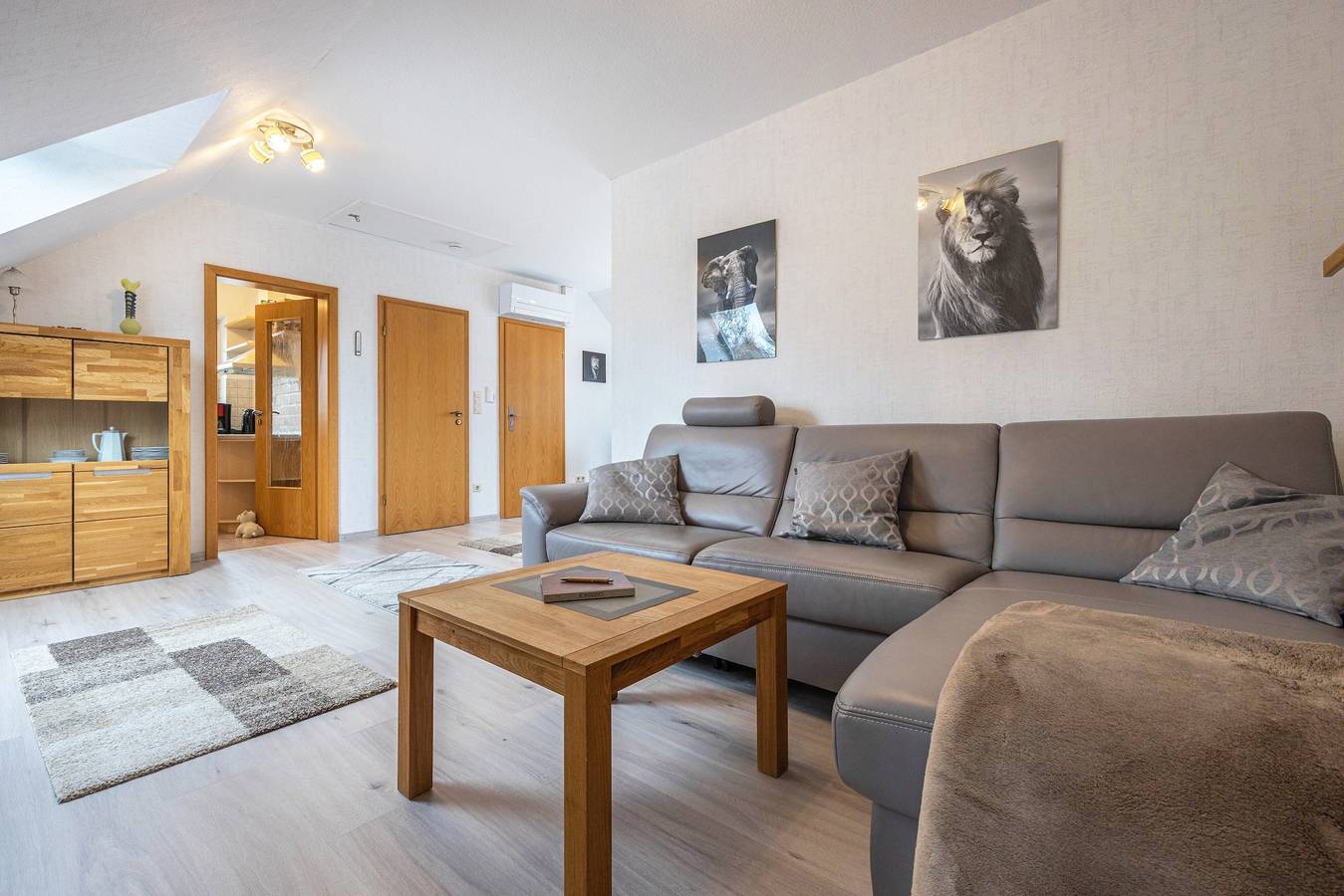 Ganze Wohnung, Ferienwohnung 'Kastanie' mit Balkon, Wi-Fi und Klimaanlage in Löhne, Nordrhein-Westfalen