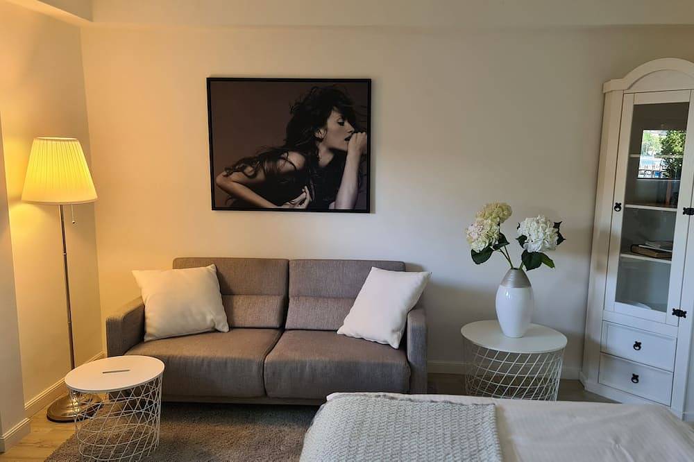 Ganze Wohnung, Bunk by the water in Berlin Wilhelmstadt, Berlin