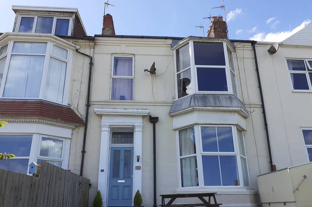 Sea Front Apartment, pet friendly, country holiday cottage in Hornsea in Hornsea, East Riding of Yorkshire