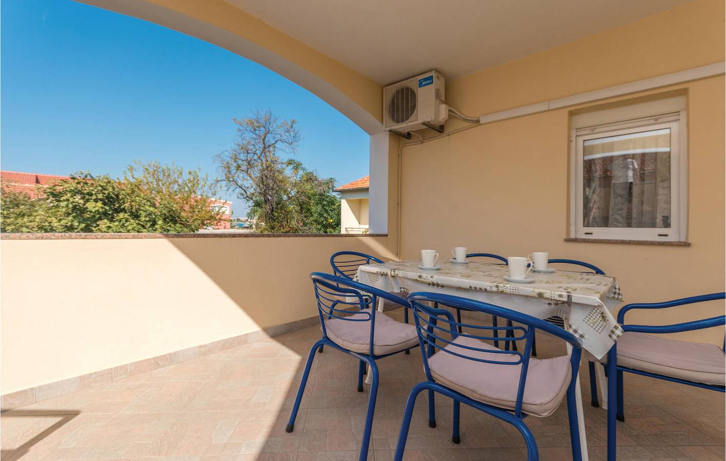 Ganze Ferienwohnung, Ferienwohnung für 5 Personen mit Terrasse in Bibinje, Zadar